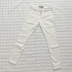 Express womans Size6R mid rise jeggings. No rips or stains.